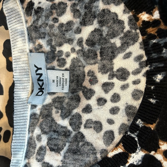 EUC DKNY Sweater Women’s Size M - Picture 8 of 9